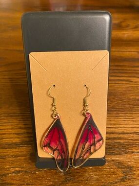 Wing Drop Earrings Pink & Black